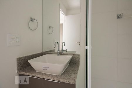 Banheiro de kitnet/studio para alugar com 1 quarto, 20m² em Brás, São Paulo