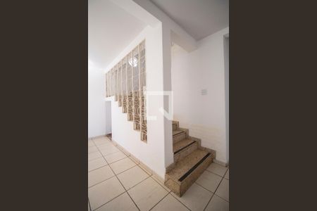 Escada de casa para alugar com 4 quartos, 360m² em Jardim América, Goiânia