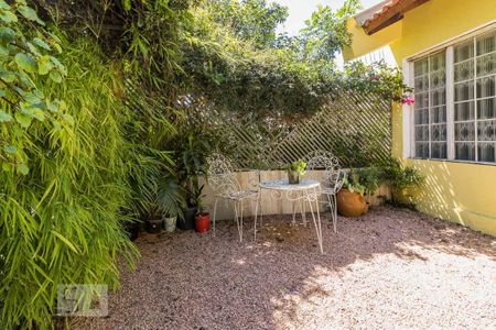 Quintal de casa à venda com 4 quartos, 250m² em Tristeza, Porto Alegre