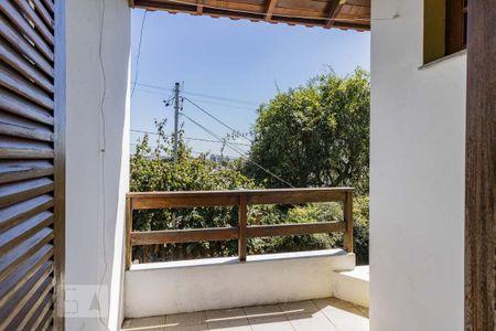 Sacada de casa à venda com 4 quartos, 250m² em Tristeza, Porto Alegre