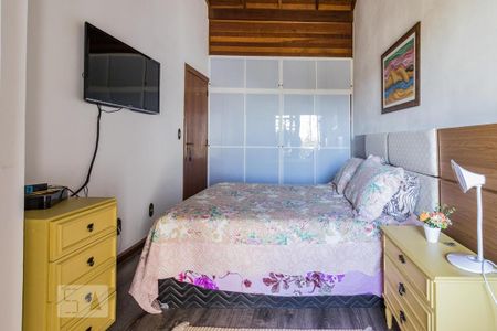 Casa à venda com 250m², 4 quartos e 2 vagasDormitório2