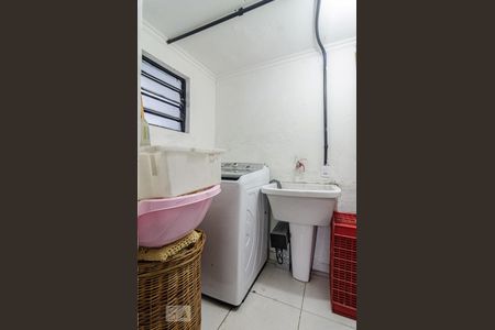 Casa à venda com 150m², 3 quartos e 2 vagas Casa à venda com 150m², 3 quartos e 2 vagasÁrea de serviço