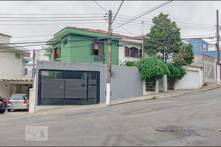 Casa à venda com 150m², 3 quartos e 2 vagas Casa à venda com 150m², 3 quartos e 2 vagasFachada