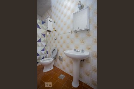 Casa à venda com 210m², 5 quartos e 7 vagasBanheiro da Suíte