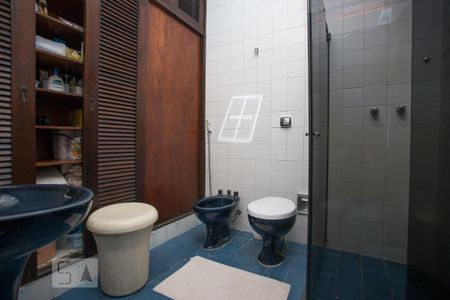 Casa à venda com 210m², 5 quartos e 7 vagasBanheiro da Suíte