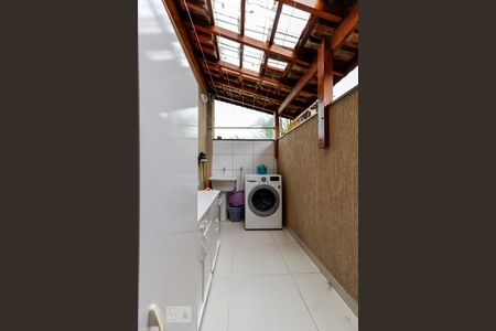 Casa à venda com 240m², 3 quartos e 3 vagasÁrea de Serviço