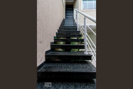 Casa à venda com 240m², 3 quartos e 3 vagasEscadas Entrada