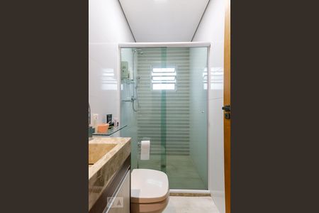 Casa à venda com 240m², 3 quartos e 3 vagasBanheiro da Suíte 2