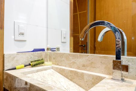 Casa à venda com 240m², 3 quartos e 3 vagasBanheiro da Suíte 2