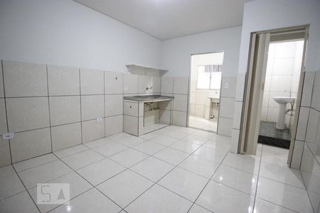 Cozinha de casa para alugar com 1 quarto, 45m² em Conjunto Residencial José Bonifácio, São Paulo