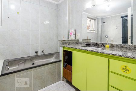 Apartamento à venda com 133m², 4 quartos e 1 vagaBanheiro da Suíte