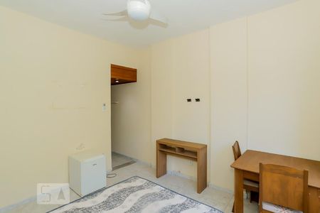 Sala de kitnet/studio para alugar com 1 quarto, 27m² em Copacabana, Rio de Janeiro