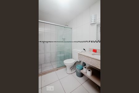 Banheiro de kitnet/studio para alugar com 1 quarto, 41m² em Petrópolis, Porto Alegre