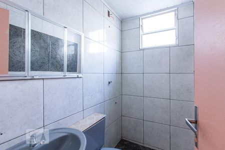 Banheiro de apartamento para alugar com 2 quartos, 43m² em Rubem Berta, Porto Alegre