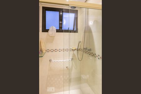 Apartamento à venda com 170m², 4 quartos e 3 vagas Apartamento à venda com 170m², 4 quartos e 3 vagasBanheiro da Suíte 2