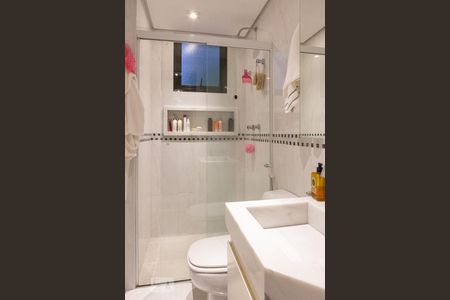 Apartamento à venda com 170m², 4 quartos e 3 vagas Apartamento à venda com 170m², 4 quartos e 3 vagasBanheiro Social