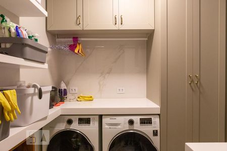 Apartamento à venda com 170m², 4 quartos e 3 vagas Apartamento à venda com 170m², 4 quartos e 3 vagasÁrea de Serviço