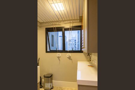 Apartamento à venda com 170m², 4 quartos e 3 vagas Apartamento à venda com 170m², 4 quartos e 3 vagasÁrea de Serviço