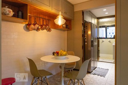 Apartamento à venda com 170m², 4 quartos e 3 vagas Apartamento à venda com 170m², 4 quartos e 3 vagasCozinha