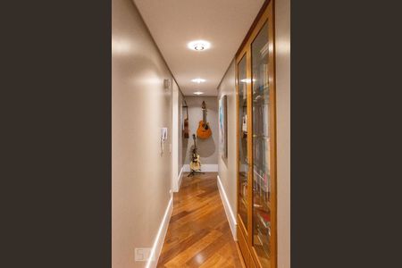 Apartamento à venda com 170m², 4 quartos e 3 vagas Apartamento à venda com 170m², 4 quartos e 3 vagasCorredor