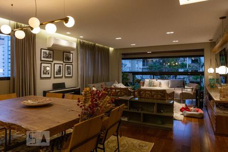 Apartamento à venda com 170m², 4 quartos e 3 vagas Apartamento à venda com 170m², 4 quartos e 3 vagasSala