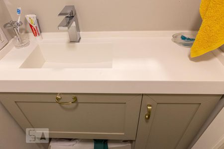 Apartamento à venda com 170m², 4 quartos e 3 vagas Apartamento à venda com 170m², 4 quartos e 3 vagasBanheiro de Serviço