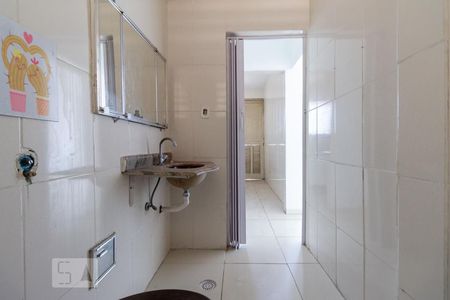 Banheiro de kitnet/studio para alugar com 1 quarto, 38m² em Centro, São Paulo