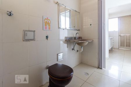 Banheiro de kitnet/studio para alugar com 1 quarto, 38m² em Centro, São Paulo