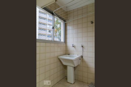 Área de serviço de apartamento para alugar com 3 quartos, 60m² em Parque Imperial, São Paulo