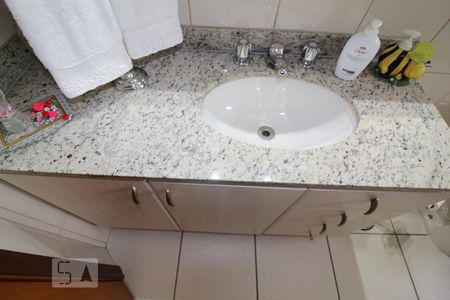 Apartamento à venda com 120m², 3 quartos e 3 vagasBanheiro 2 social