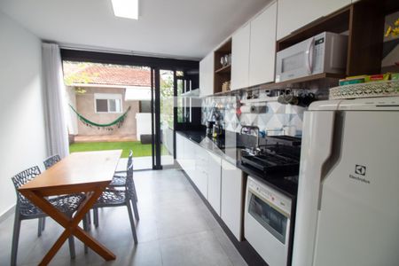 Casa à venda com 170m², 3 quartos e 1 vaga Casa à venda com 170m², 3 quartos e 1 vagaCozinha