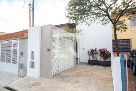 Casa à venda com 170m², 3 quartos e 1 vaga Casa à venda com 170m², 3 quartos e 1 vagaFachada