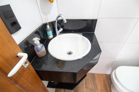 Casa à venda com 170m², 3 quartos e 1 vaga Casa à venda com 170m², 3 quartos e 1 vagaBanheiro 2