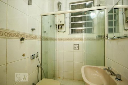 Banheiro  de apartamento à venda com 1 quarto, 45m² em Copacabana, Rio de Janeiro