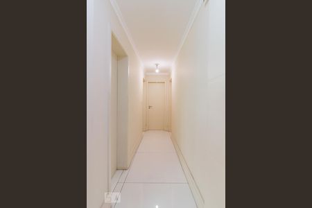 Corredor de casa à venda com 3 quartos, 198m² em Vila Galvão, Guarulhos