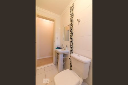 Casa à venda com 198m², 3 quartos e 2 vagasBanheiro quarto 2 suíte