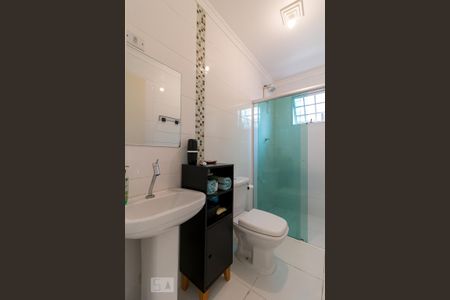 Casa à venda com 198m², 3 quartos e 2 vagasBanheiro social