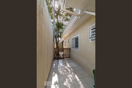 Casa à venda com 198m², 3 quartos e 2 vagasCorredor lateral externo