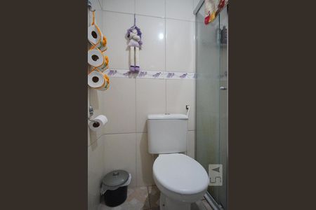 Banheiro de apartamento à venda com 1 quarto, 42m² em Jardim Leopoldina, Porto Alegre
