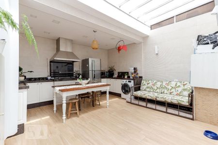 Casa à venda com 250m², 3 quartos e 2 vagas Casa à venda com 250m², 3 quartos e 2 vagasEspaço Gourmet e Área de Serviço