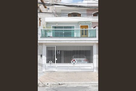 Casa à venda com 250m², 3 quartos e 2 vagas Casa à venda com 250m², 3 quartos e 2 vagasFachada