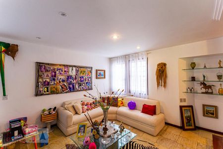 Sala de casa à venda com 4 quartos, 570m² em São Francisco, Niterói