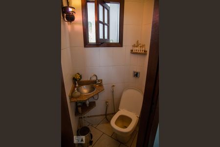 Casa à venda com 347m², 6 quartos e 3 vagasBanheiro de Serviço