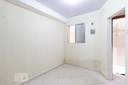 Sala/Quarto de casa para alugar com 1 quarto, 20m² em Vila Mazzei, São Paulo
