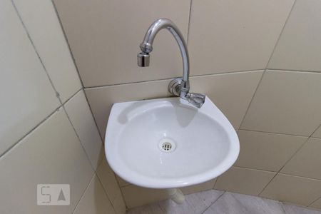 Banheiro de casa para alugar com 1 quarto, 20m² em Vila Mazzei, São Paulo