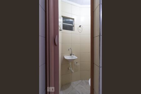 Banheiro de casa para alugar com 1 quarto, 20m² em Vila Mazzei, São Paulo