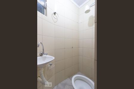 Banheiro de casa para alugar com 1 quarto, 20m² em Vila Mazzei, São Paulo