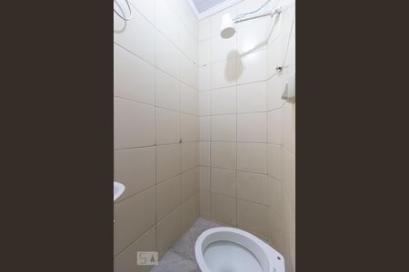 Banheiro de casa para alugar com 1 quarto, 20m² em Vila Mazzei, São Paulo