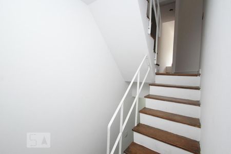Apartamento à venda com 70m², 2 quartos e 1 vagaEscada