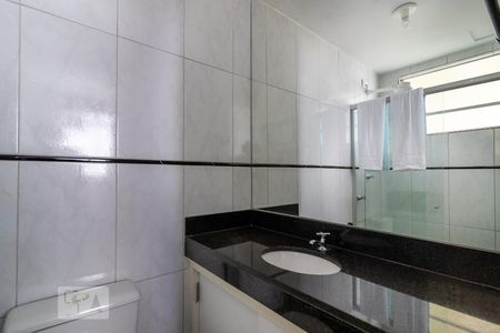 Banheiro da suíte de apartamento para alugar com 2 quartos, 74m² em Castelo, Belo Horizonte